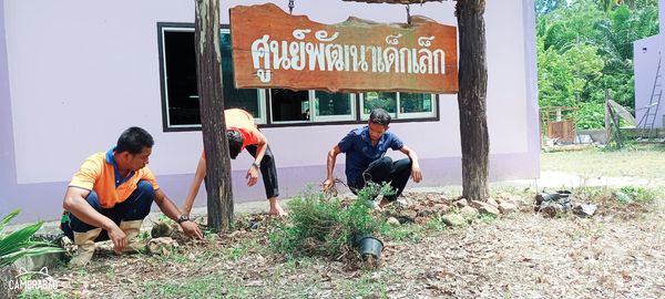 งานป้องกัน ฯ ร่วมกับ อบต.ปากทรง พัฒนาศูนย์พัฒนาเด็กเล็กบ้านตะแบกงาม หมู่ที่ 7